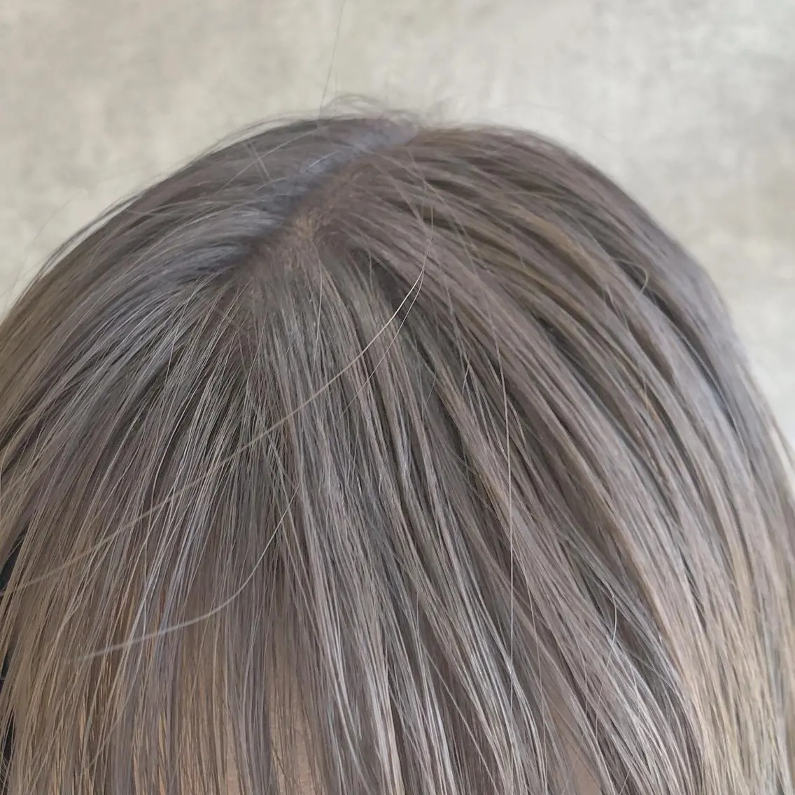 ミディアム カラー 顔周りレイヤーカット ブリーチminamiのヘアスタイル