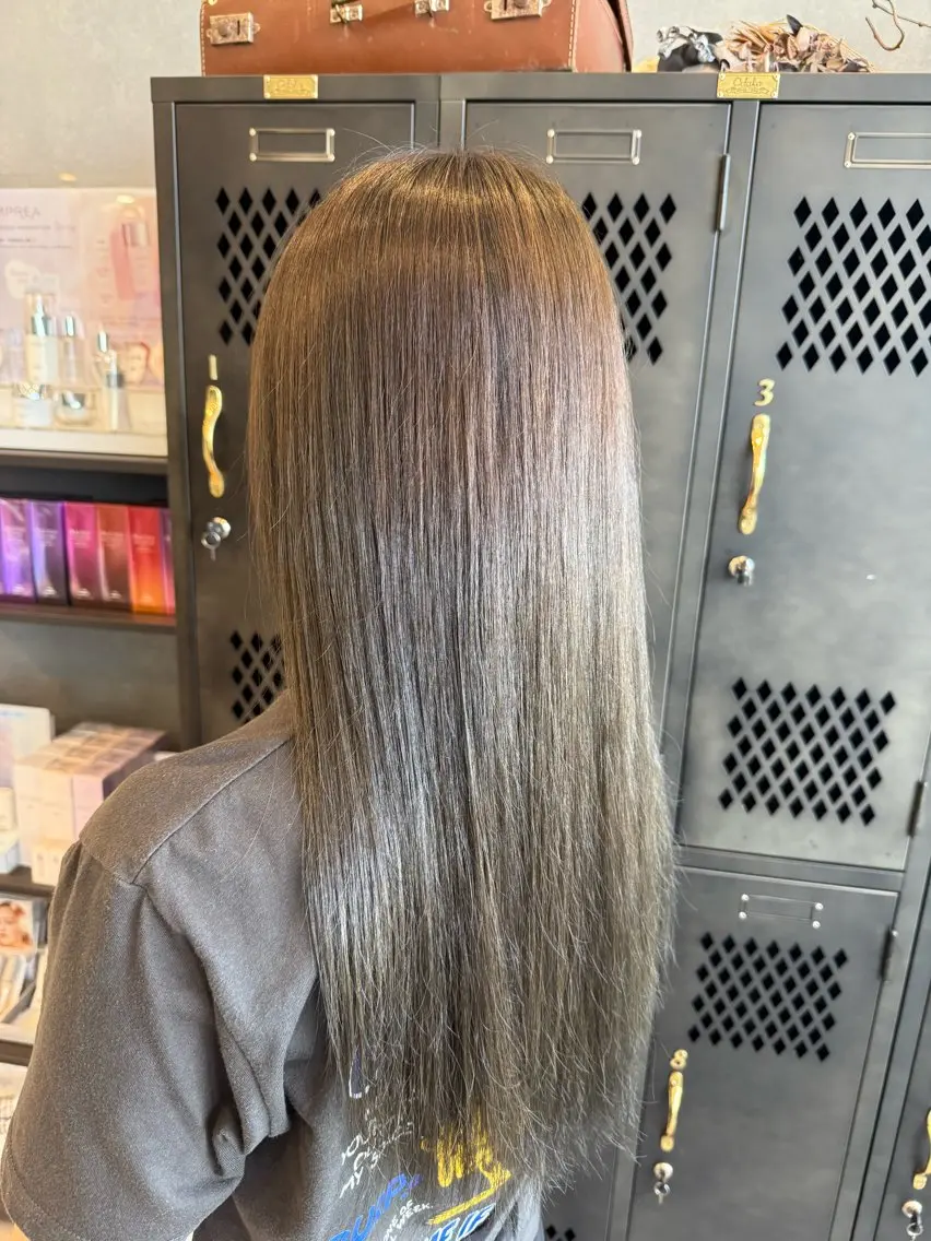 ロング カラー ベージュカラー トリートメント ヘアカラー トリートメント 大崎 友莉のヘアスタイル