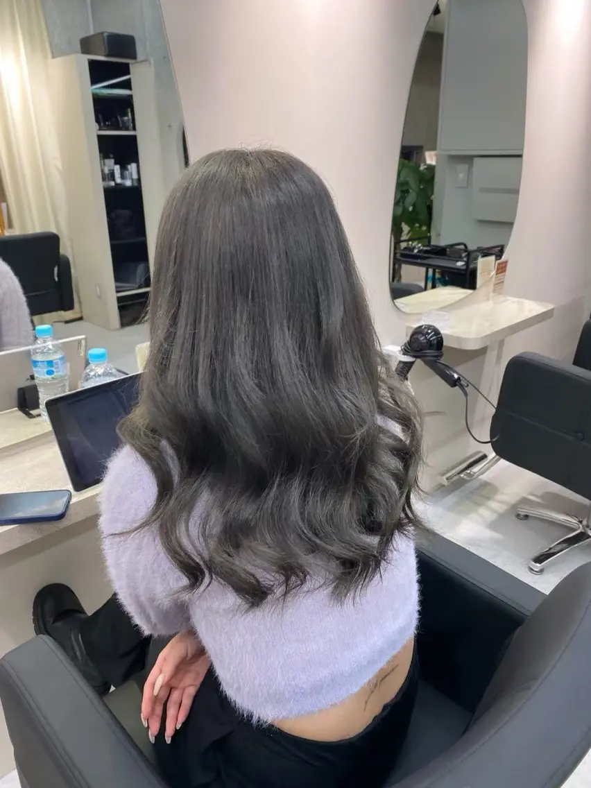 セミロング カラー アッシュ ブリーチ 透明感カラー グレージュ ブリーチなしカラー ヘアカラー 蔵本 仁のヘアスタイル