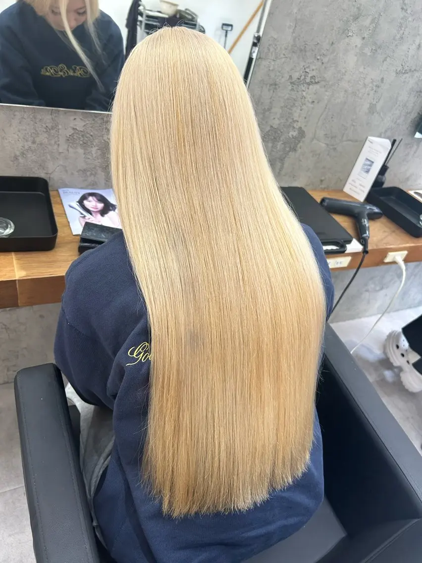 ロング カラー ヘアアレンジ ブリーチ 抜きっぱなしブロンド ブロンド ケアブリーチ vizz by el yts 北谷ブリーチのヘアスタイル
