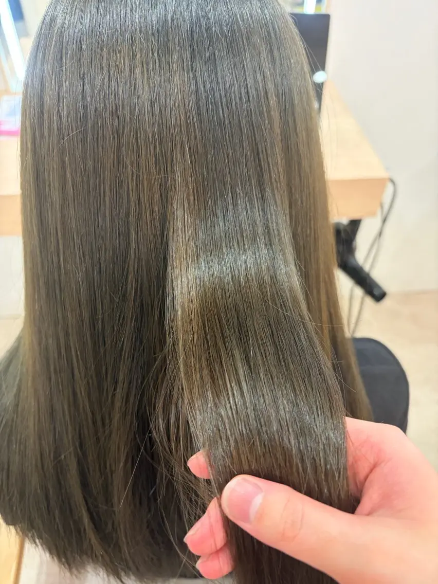 カラー ダブルカラー グレージュ オリーブグレージュ オリーブグレー ヘアカラー カラーモデル/ パーマ 杉山 愛のヘアスタイル
