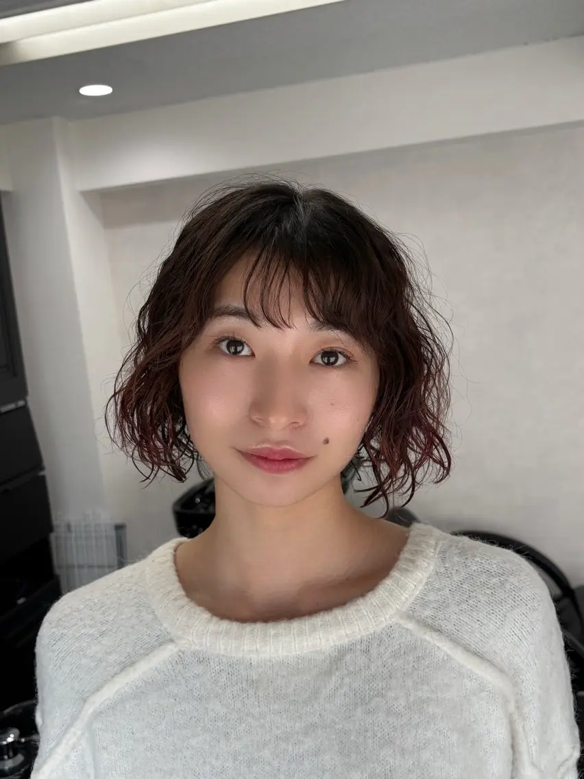 ショート パーマ 韓国レイヤー⋆౨ৎ゚ 透カラー🩶/ユウキのヘアスタイル