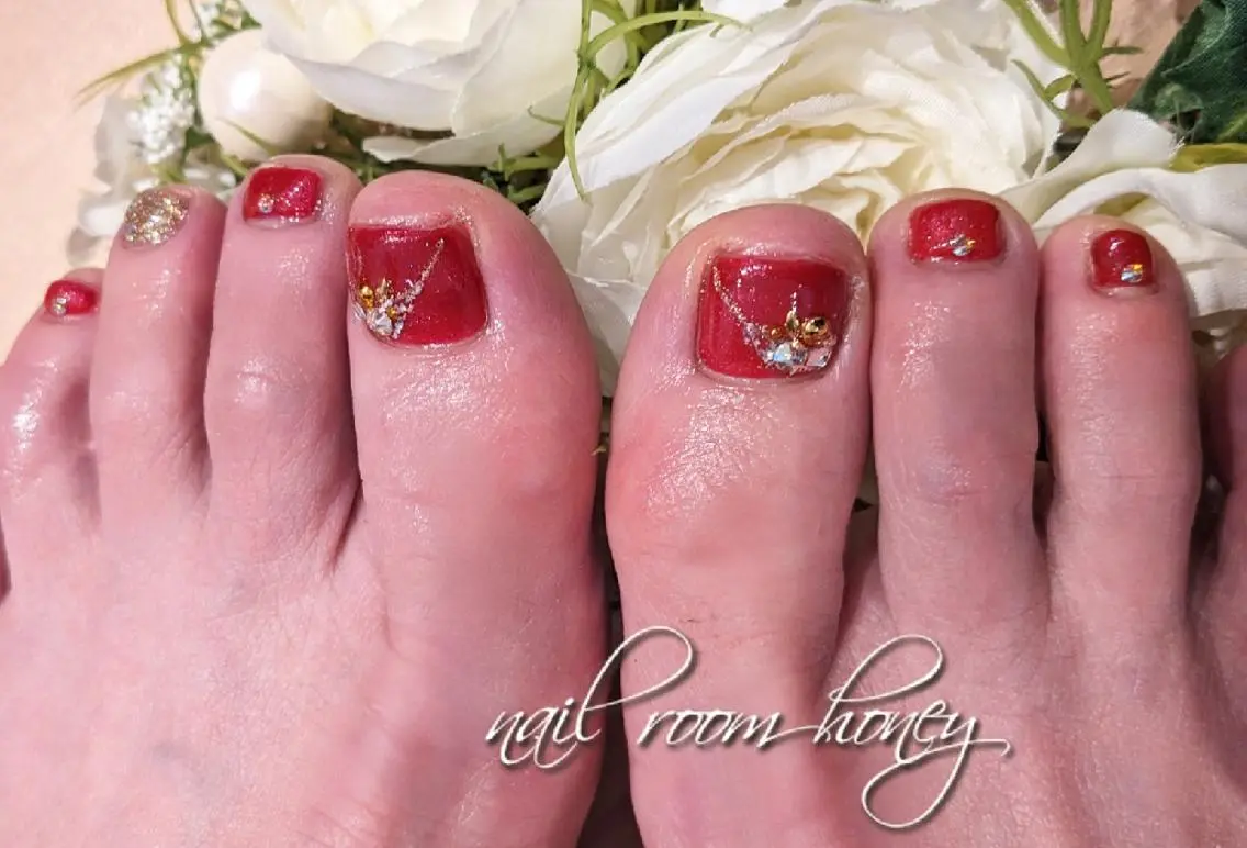 ネイル ボルドー フットネイル ゴールド ラメ(グリッター) nail room  honeyのネイルデザイン