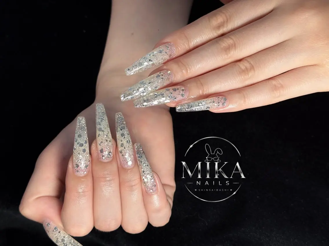 ネイル ガーリー キラキラネイル 韓国ネイル ロングネイル シンプルネイル ハンドネイル 🦊Genie🦊 Mika Nailsのネイルデザイン