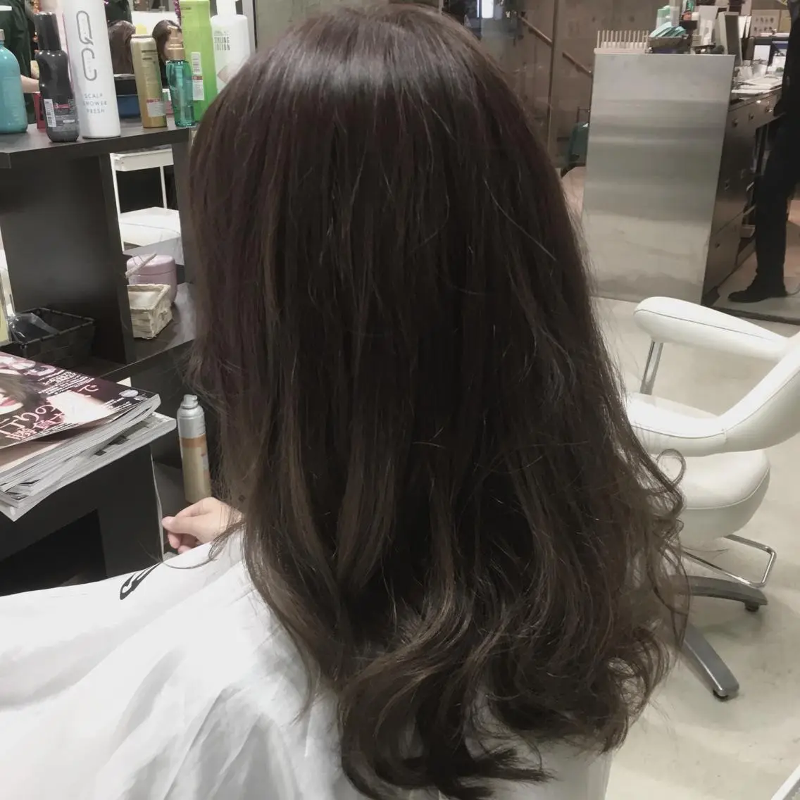 セミロング アッシュ 髪質改善×レイヤー 高嶋のヘアスタイル
