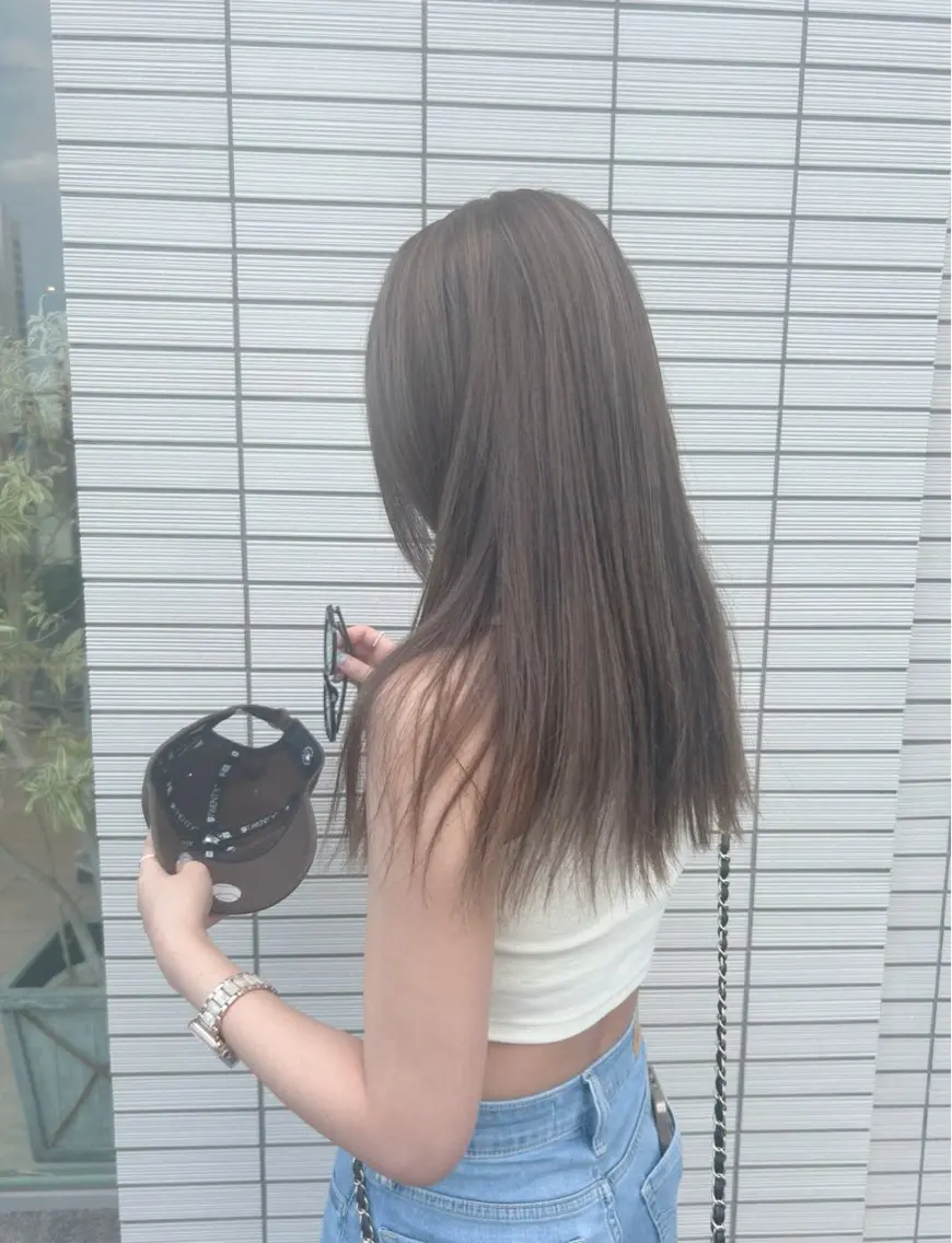 ロング カラー グレージュ yui nishiwakiのヘアスタイル