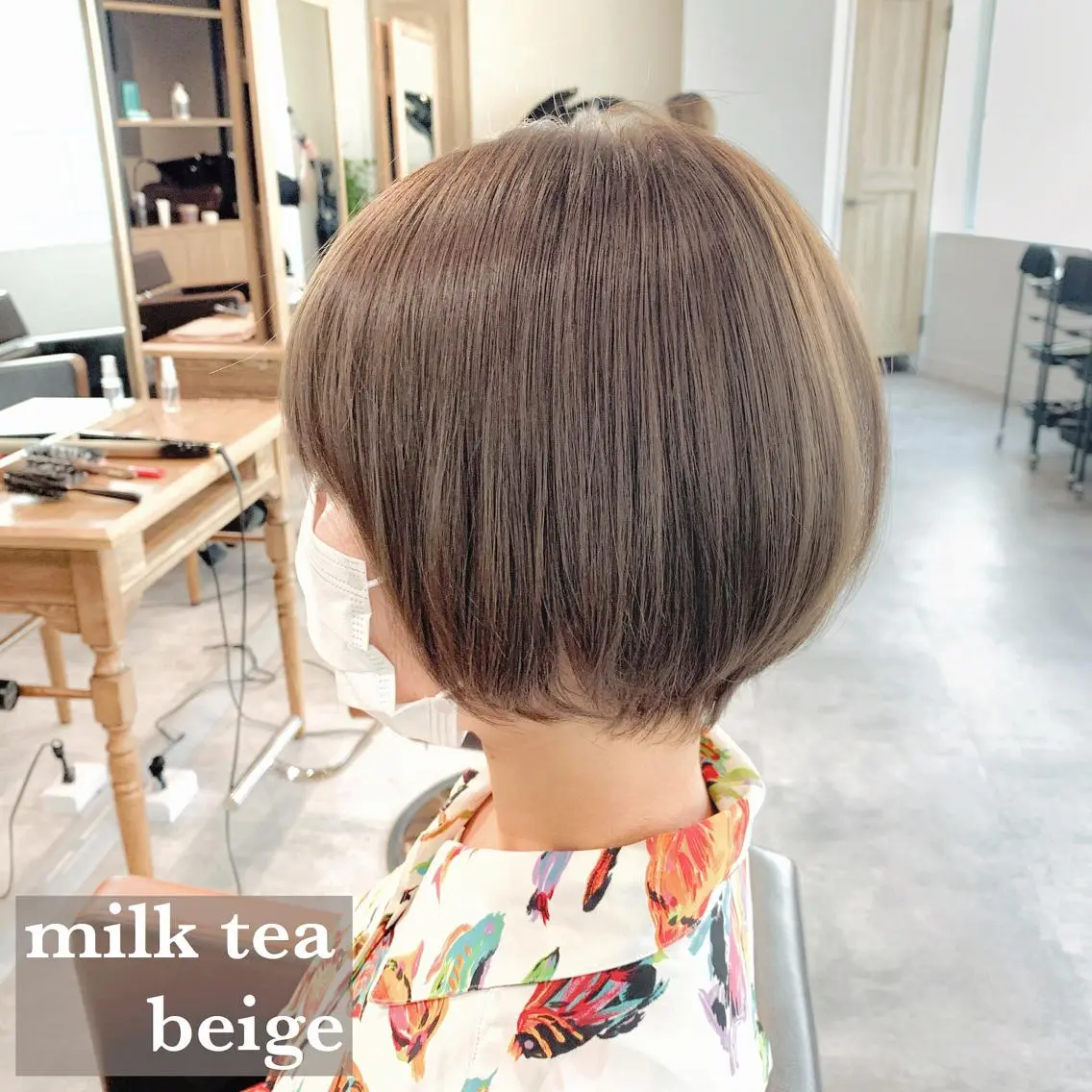 ショート カラー ベージュカラー ブリーチ ミルクティーベージュ ブリーチなしカラー navile原宿 yumaのヘアスタイル