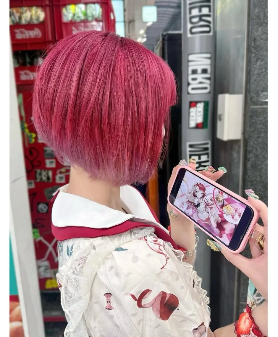 ショート カラー レッドカラー ヘアカラー TSUNO🦖 派手髪/オタク美容師のヘアスタイル