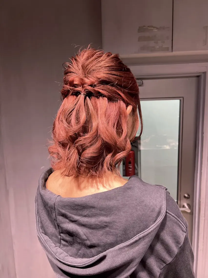 ショート カラー ブリーチ レッドカラー ヘアカラー NANAMI🩵 大人可愛い韓国ヘアのヘアスタイル