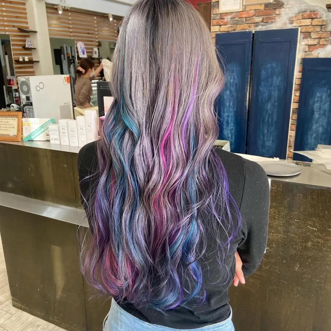 ロング カラー ユニコーンカラー 三浦 琴乃のヘアスタイル