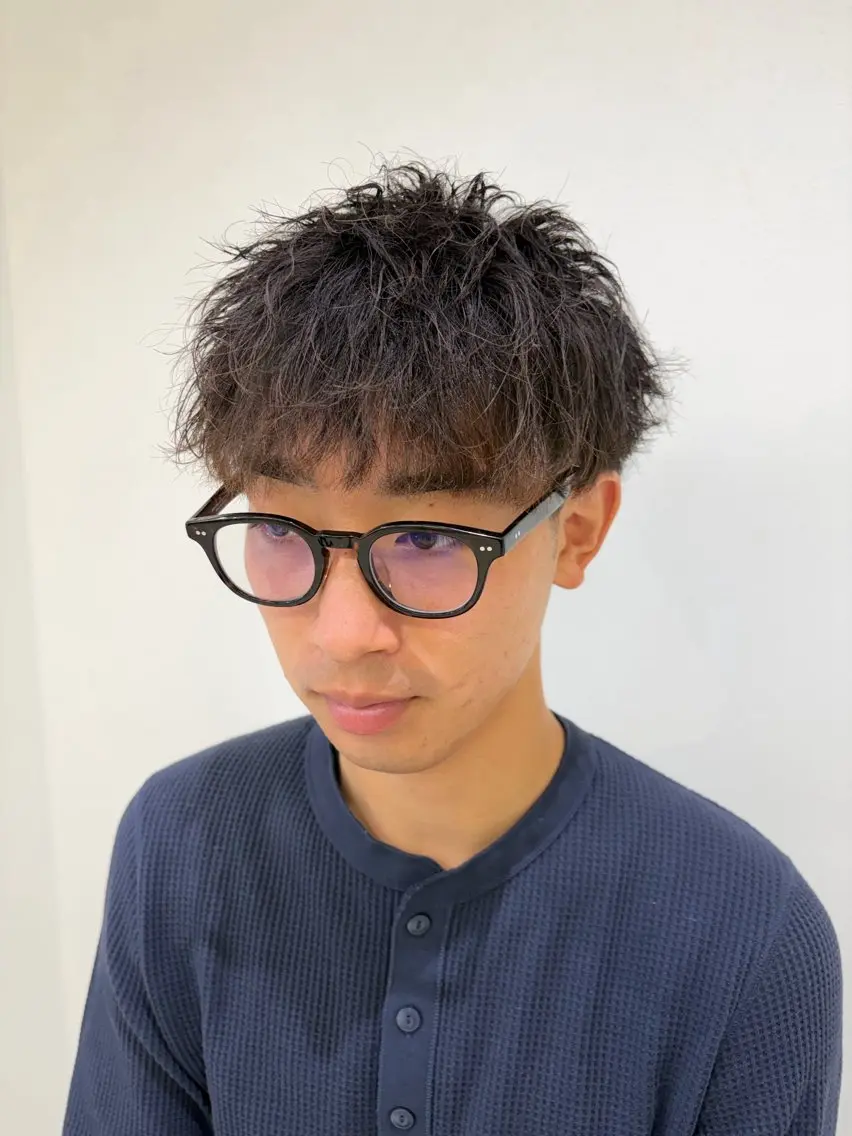 パーマ メンズ アップバング フェザーパーマ メンズパーマ 学生（メンズ向け） スパイキーショート カット パーマ スパイキーショート/ 短髪パーマ特化のヘアスタイル