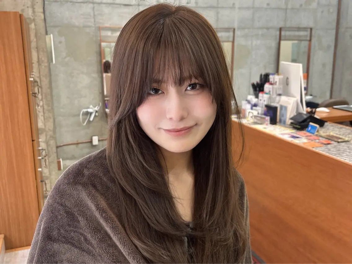 ロング ヘアカラー 顔周りレイヤー/ ふわあいりのヘアスタイル