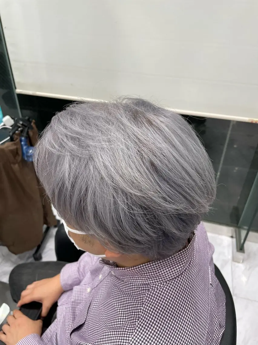 カラー メンズ シルバー ホワイトシルバー カット ヘアカラー 🍒KUMAGAI 🍒のヘアスタイル