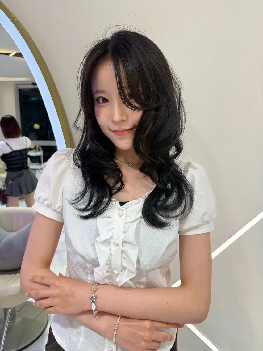 ロング カラー グレージュ アイスグレージュ レイヤーカット カット ヘアカラー ともか 名駅🧚‍♂️💫のヘアスタイル