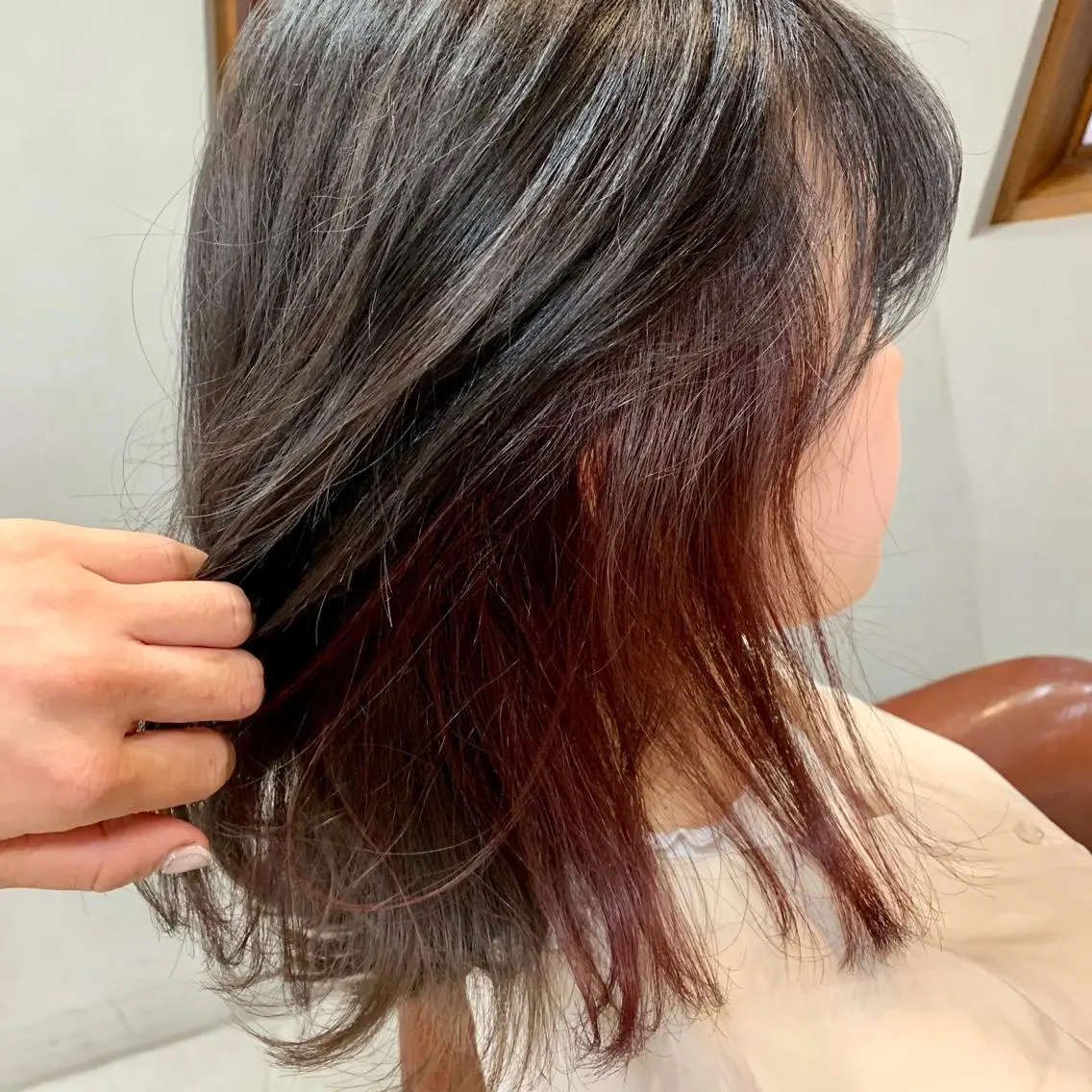 ミディアム カラー インナーカラー レッドカラー 吉田 茉生のヘアスタイル