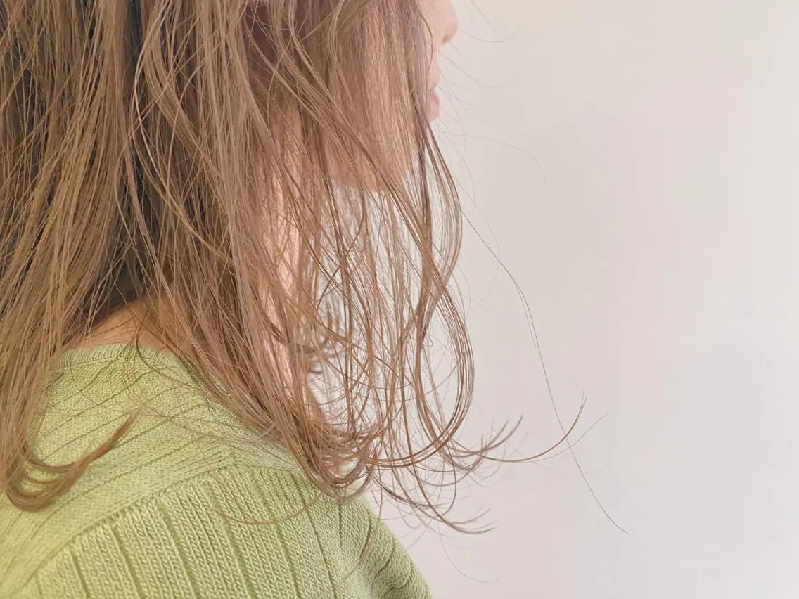 カラー 顔周りレイヤーカット ブリーチminamiのヘアスタイル