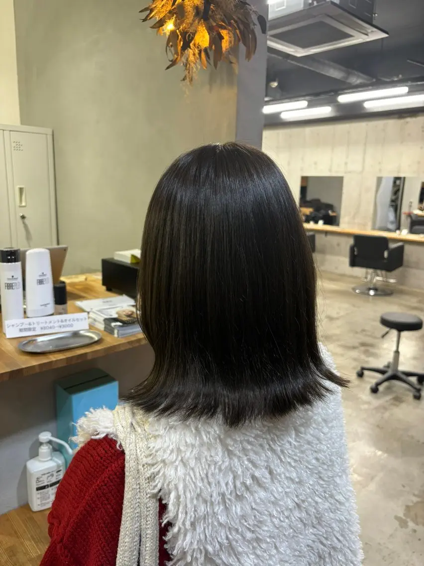 ミディアム カラー mono / Manatoのヘアスタイル