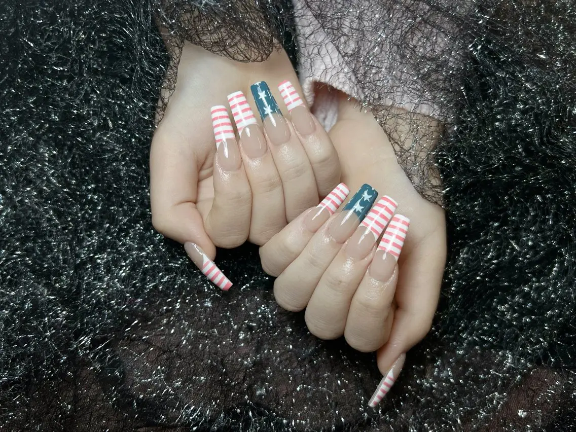ネイル 成人式 フラッシュネイル フレンチネイル ジェルネイル グラデーション ハンドネイル 😍Yumi❤️ 💅Nail💅のネイルデザイン