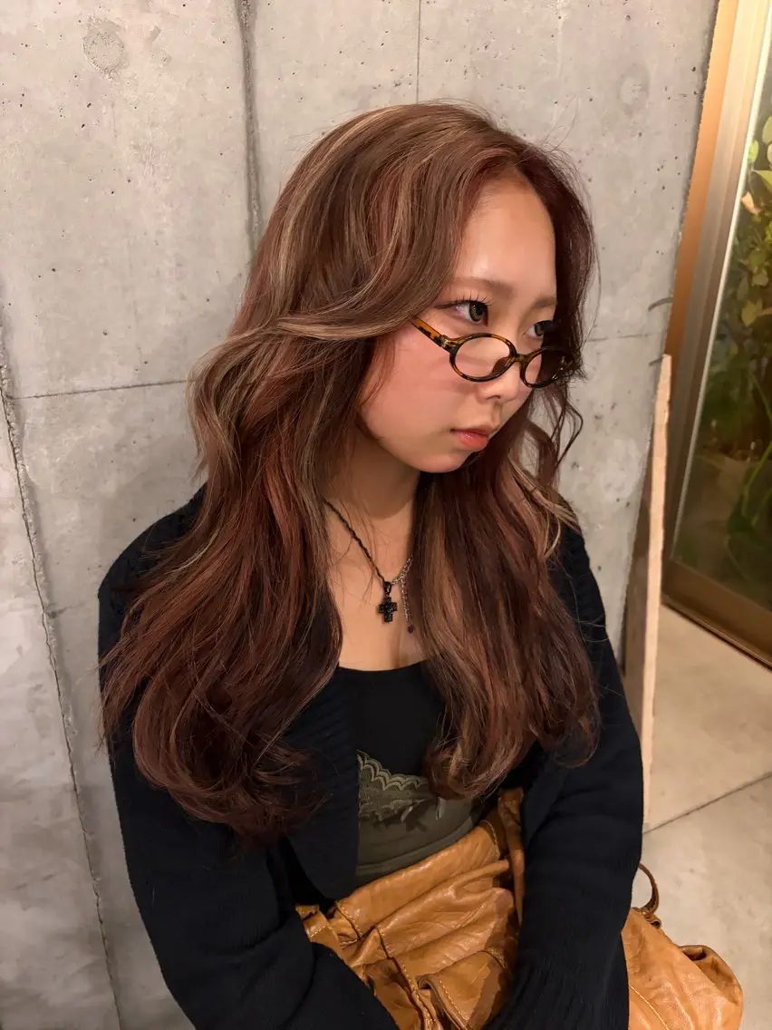 ロング ヘアカラー アワタケ リンのヘアスタイル