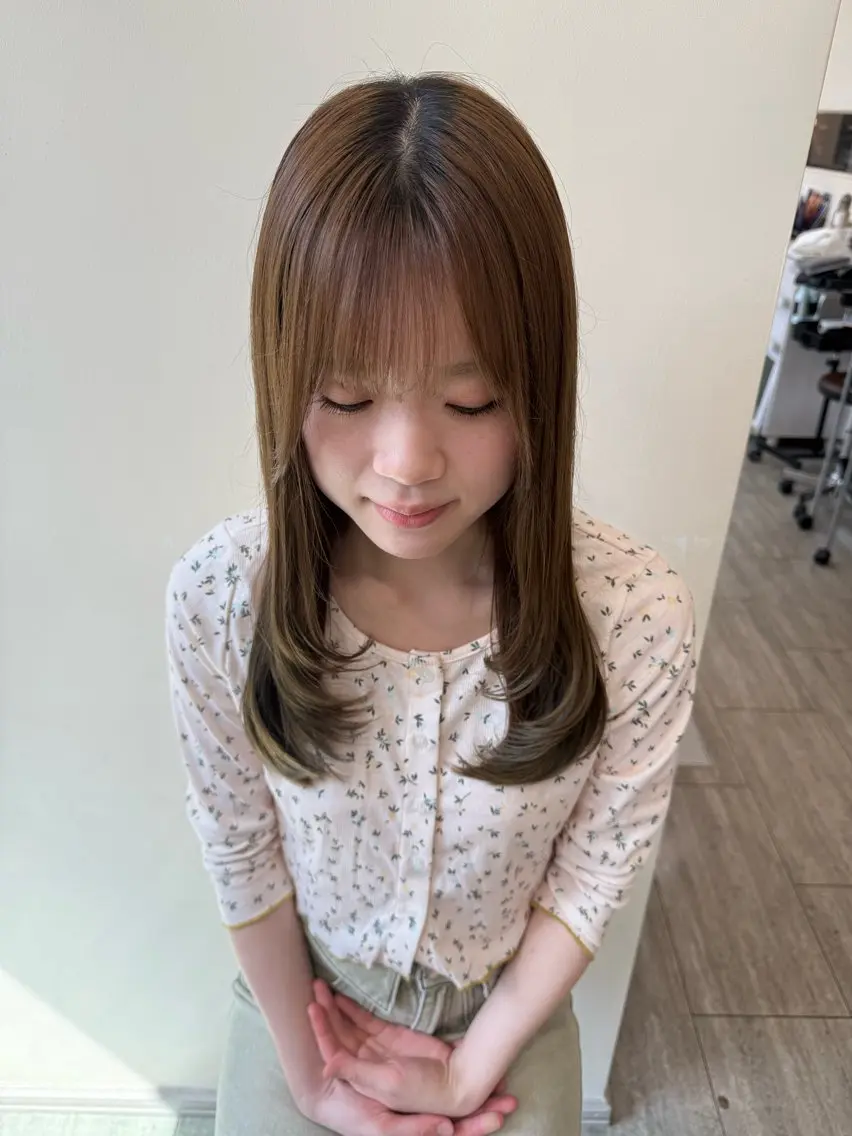 ミディアム レイヤーカット カット 鮫島 唯那のヘアスタイル