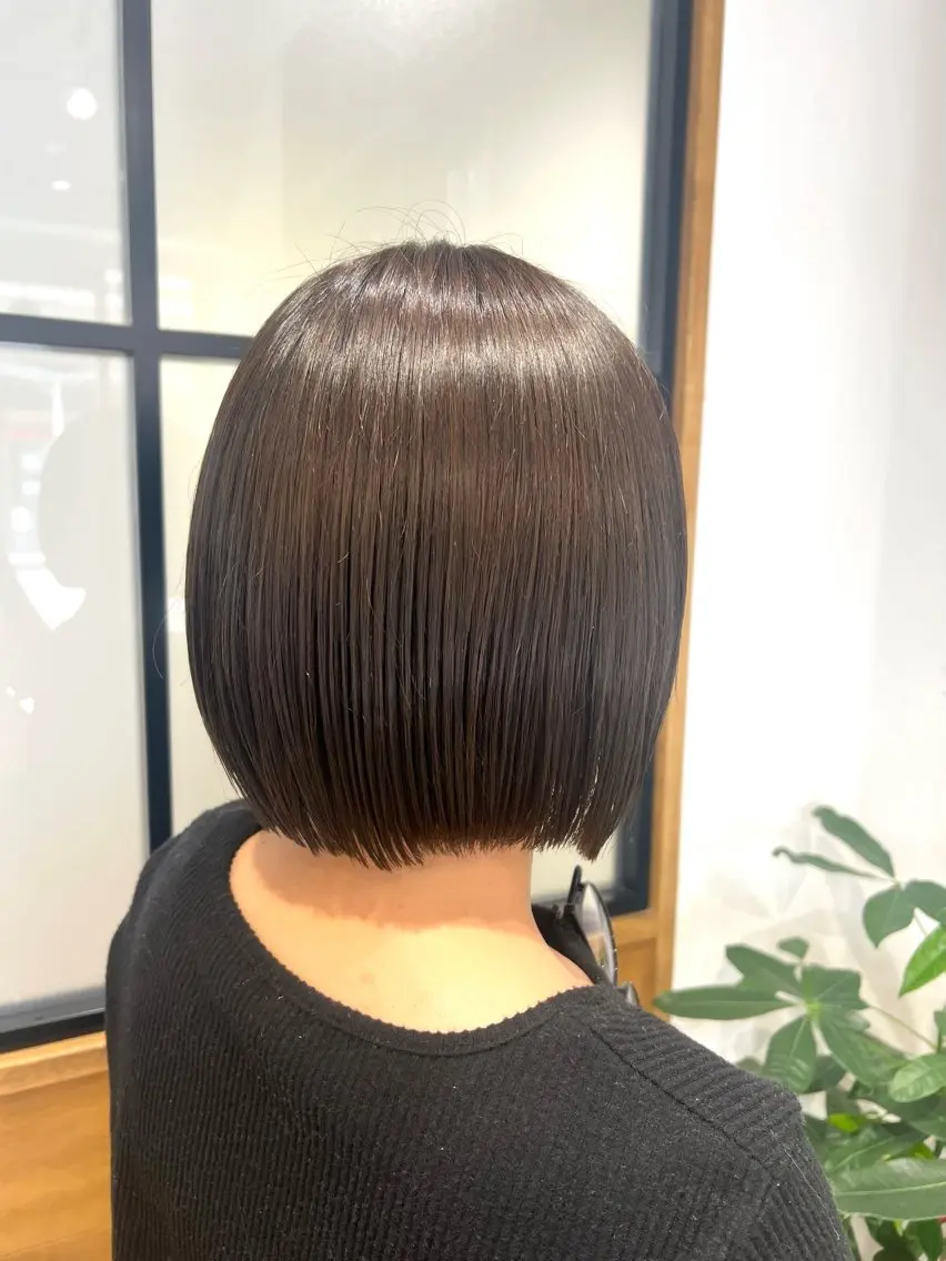 ショート カラー ボブ 新井 友菜のヘアスタイル