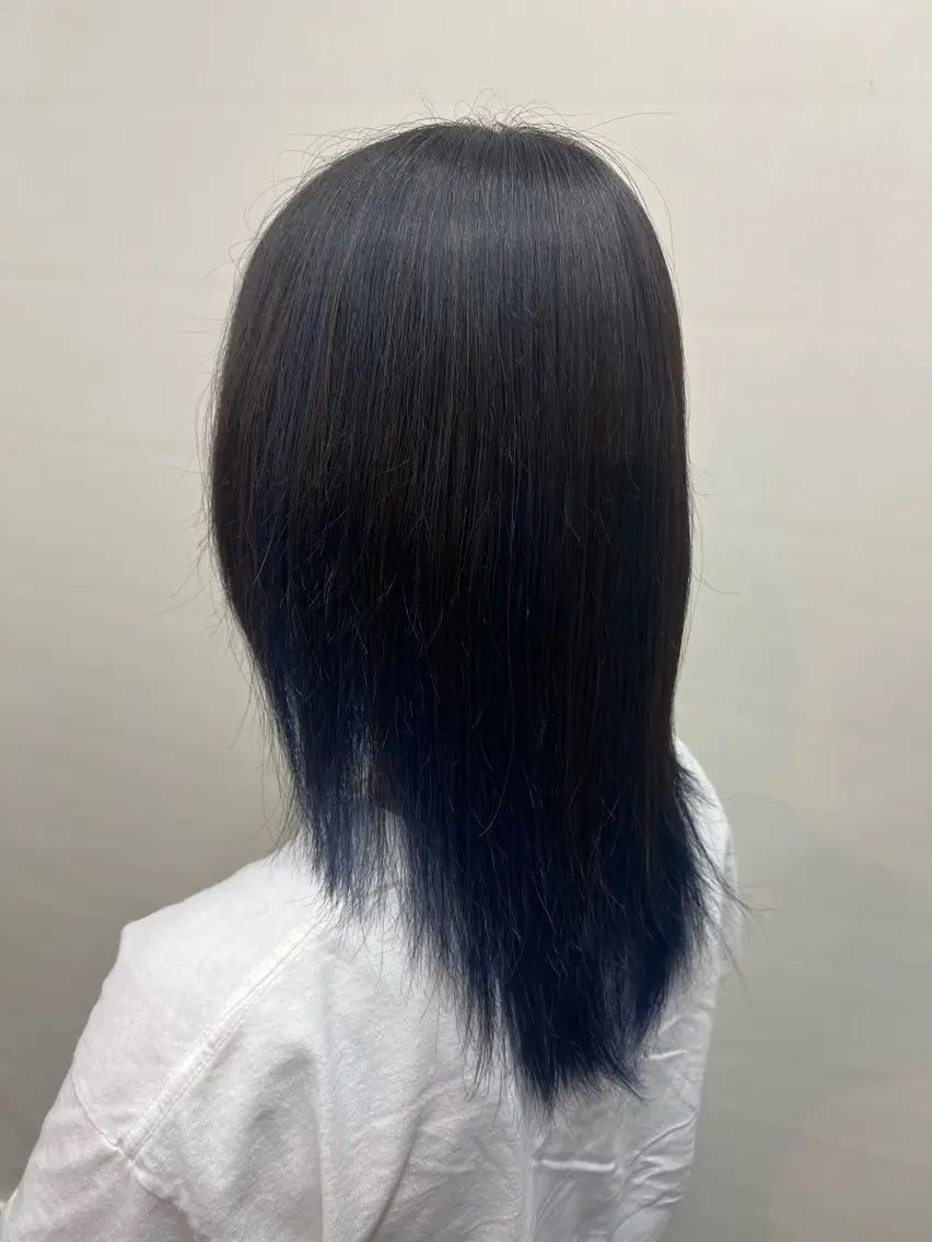 セミロング カラー ブルーカラー ヘアカラー 本間 絵理奈‎のヘアスタイル
