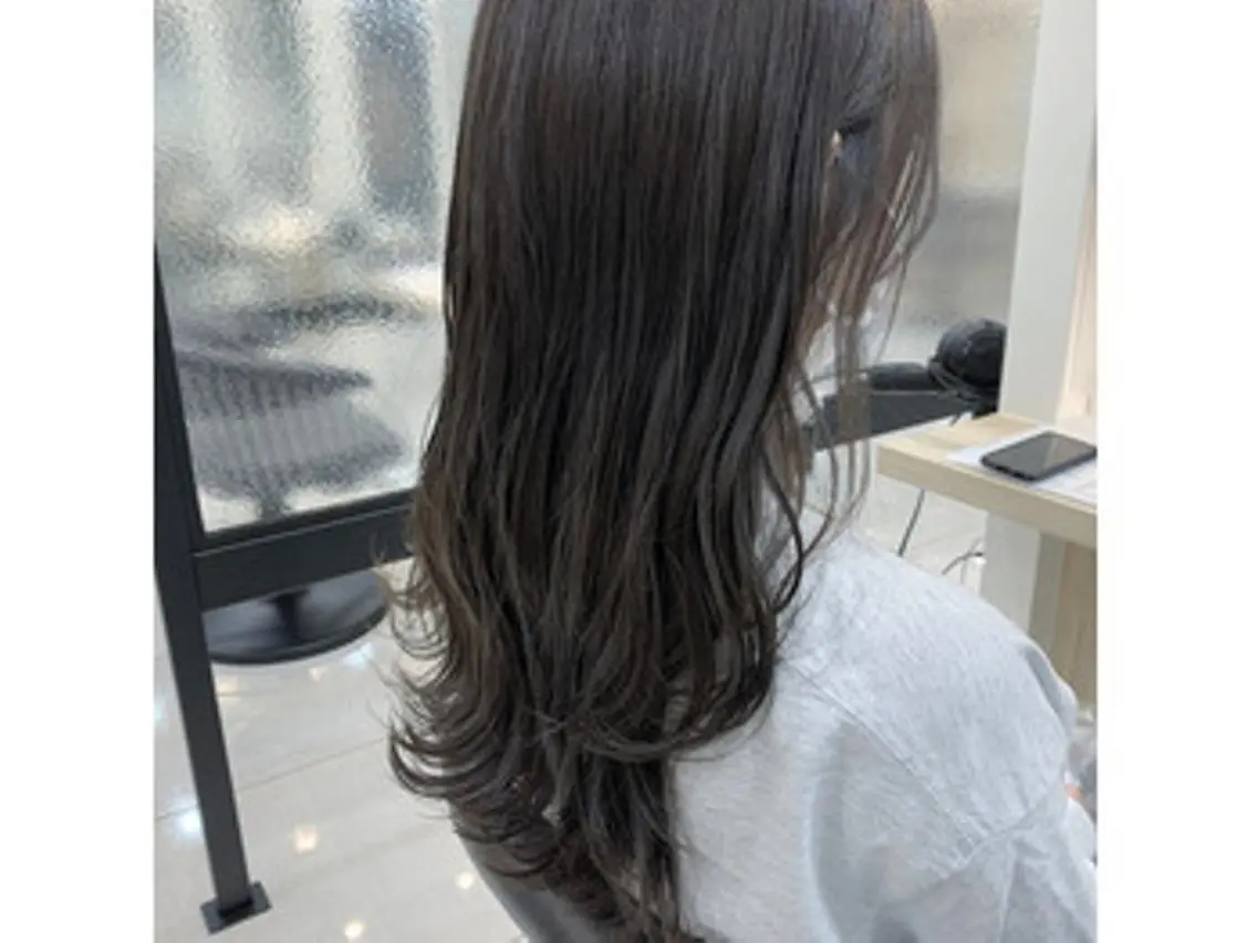 カラー ブリーチなし透明感 カラー｜レイヤーのヘアスタイル