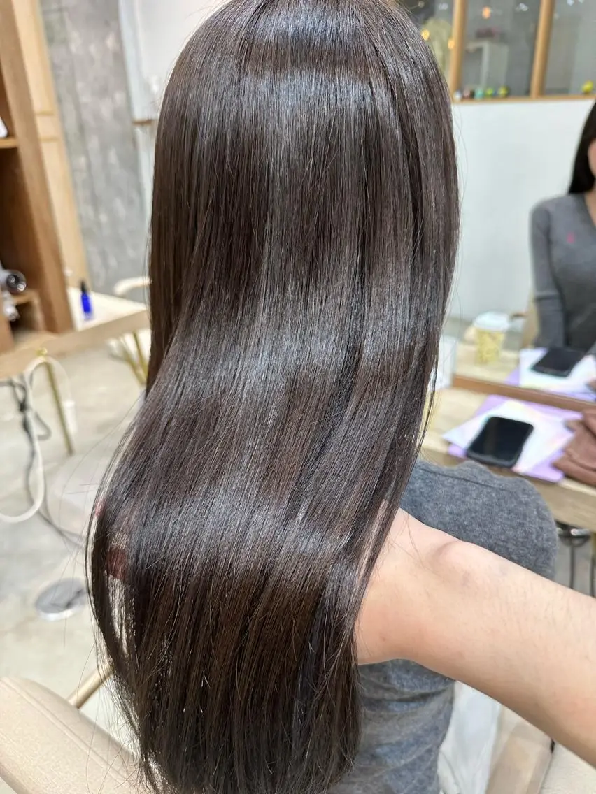 【🍀何度でも使用可能🍀】🌸ケアカラー+Aujuaトリートメント🌸あなたも誰もが振り向くツヤ髪を手に入れませんか?の写真