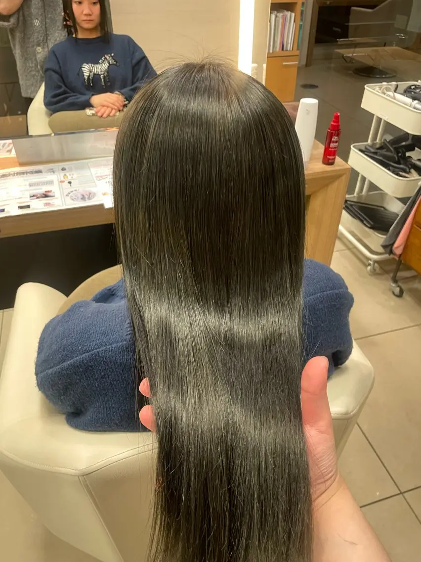 ミディアム カラー パーソナルカラー診断 ハイトーン/レイヤー 似合わせ・ユキノのヘアスタイル