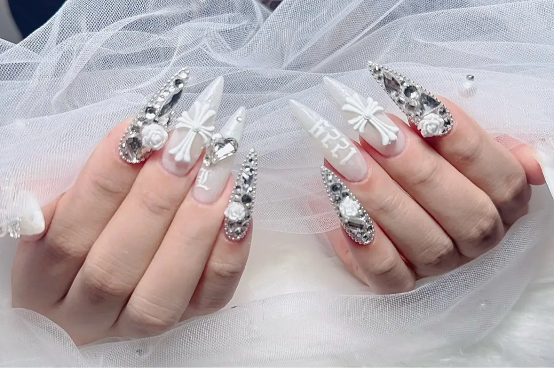 ネイル アートネイル ボルドー フレンチネイル ジェルネイル 氷ネイル・うるうるネイル ハンドネイル Julie NailSalonのネイルデザイン