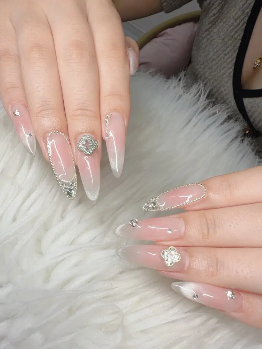 ネイル Lee Nailsのネイルデザイン