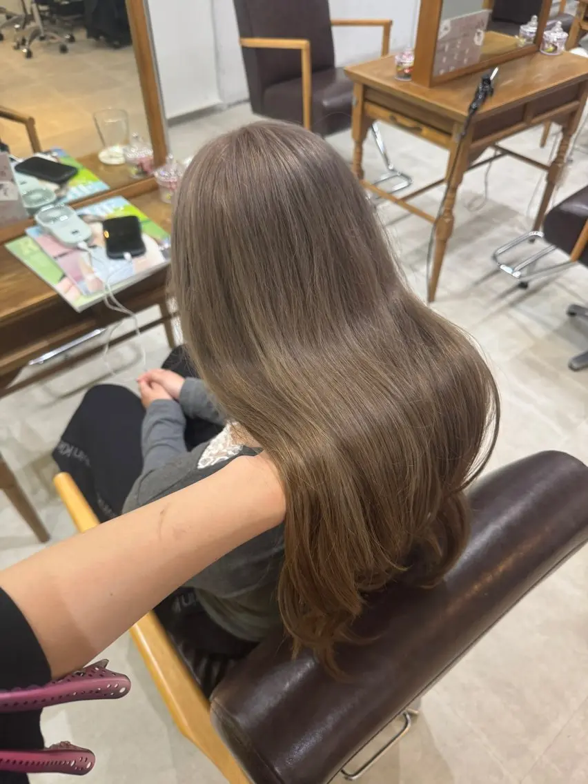 ロング カラー ベージュカラー 透明感カラー カット ヘアカラー 藤田 紋芽 Jr.stylistのヘアスタイル