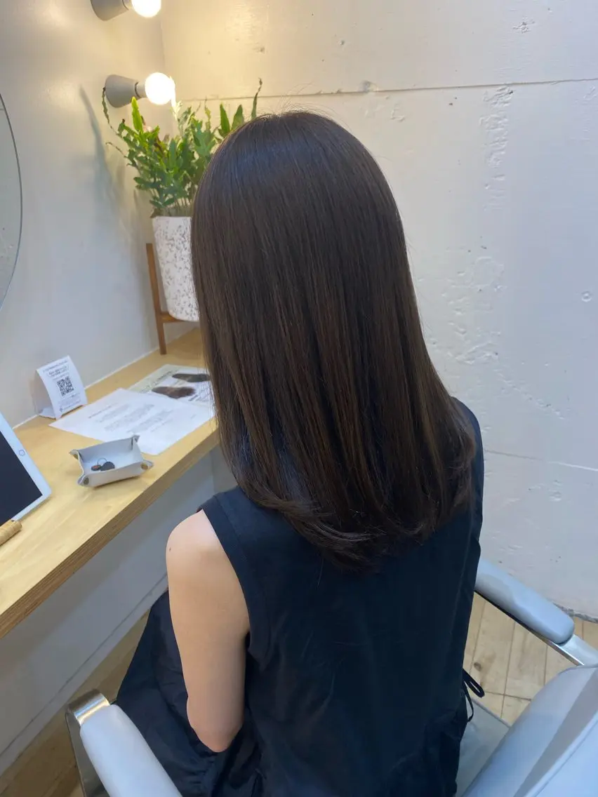 セミロング カット ヘアカラー 艶カラー／ストレート かとうゆうき🍯のヘアスタイル