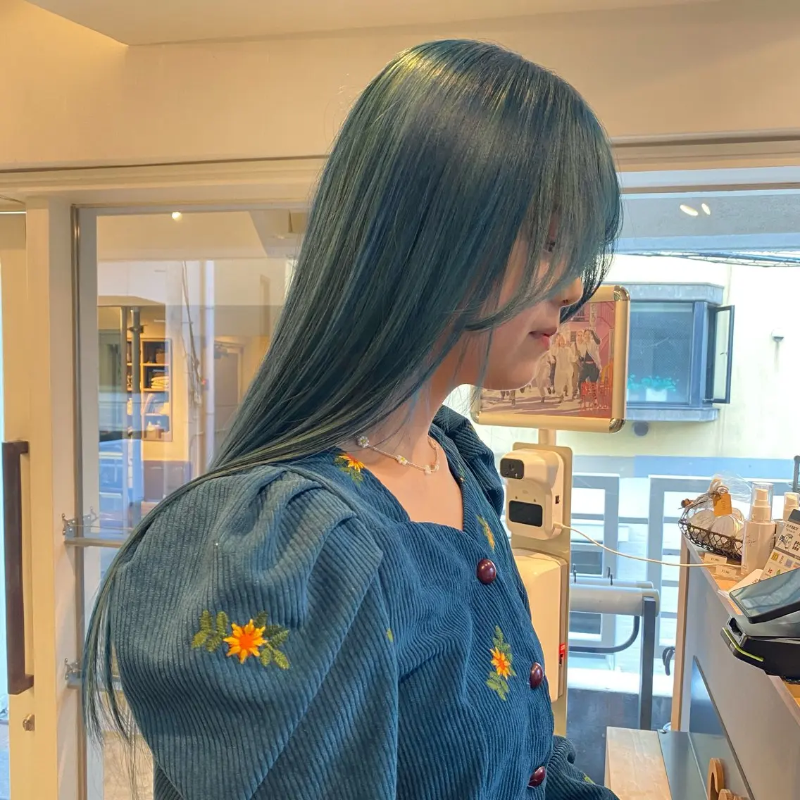 ロング カラー エメラルドグリーン ハイトーンカラー ヘアカラー ブリーチなしベージュ カラー✨Takeのヘアスタイル