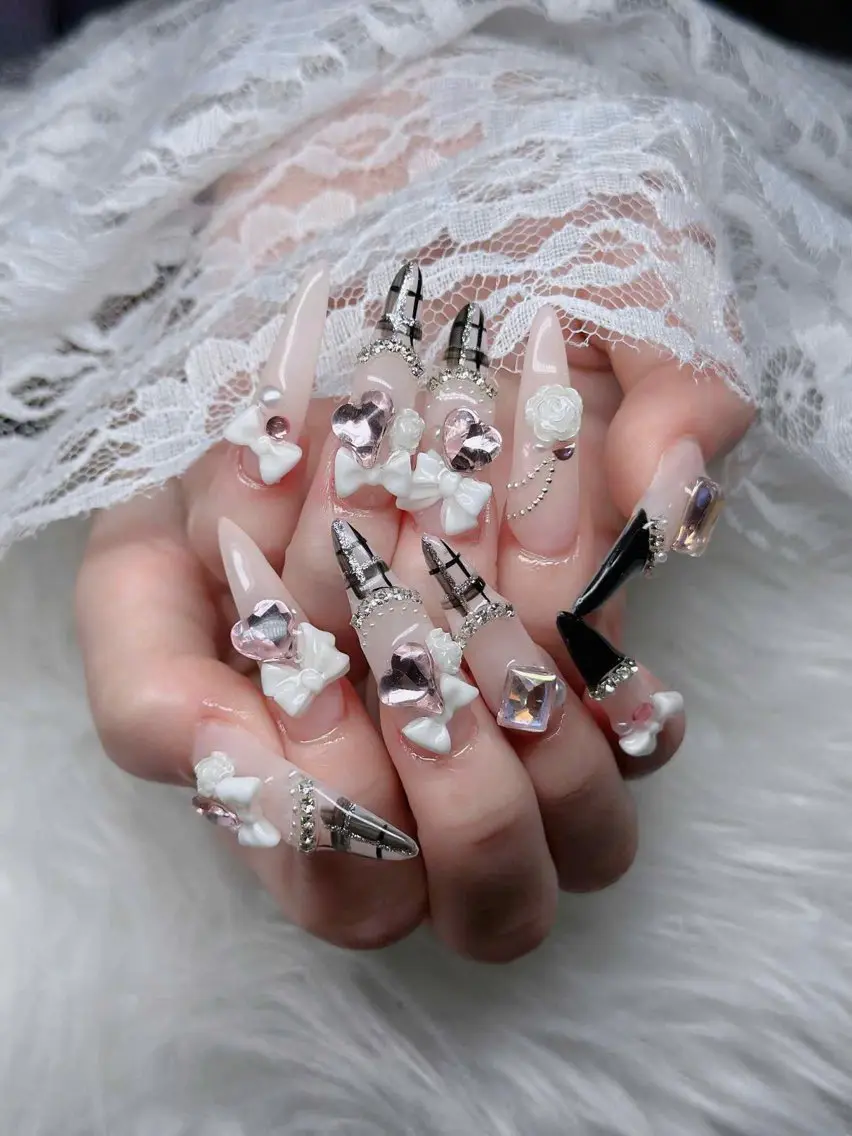 ネイル オーロラネイル フレンチネイル ジェルネイル ハロウィン キラキラネイル ハンドネイル H.baby Nail Salonのネイルデザイン