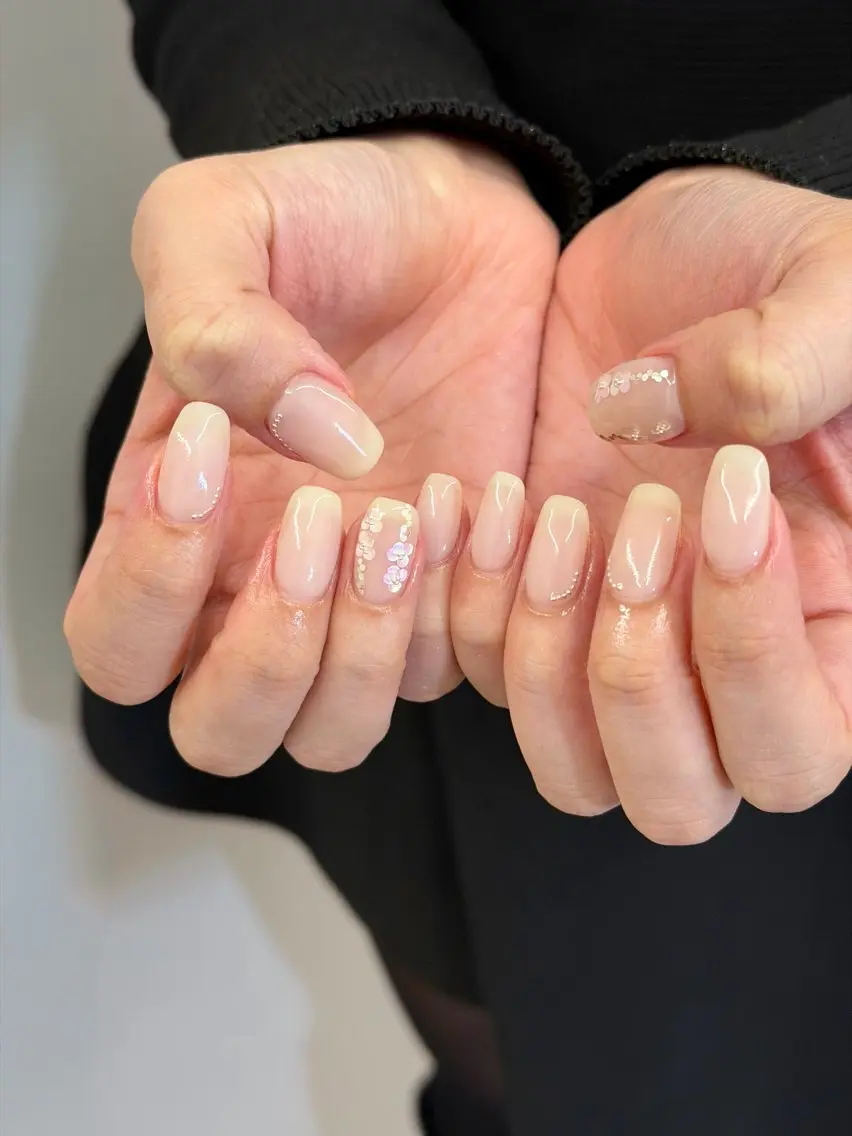 ネイル ジェルネイル ホログラムネイル キラキラネイル マグネットネイル ニュアンスネイル ハンドネイル ハンドケア Bana_ Nailのネイルデザイン