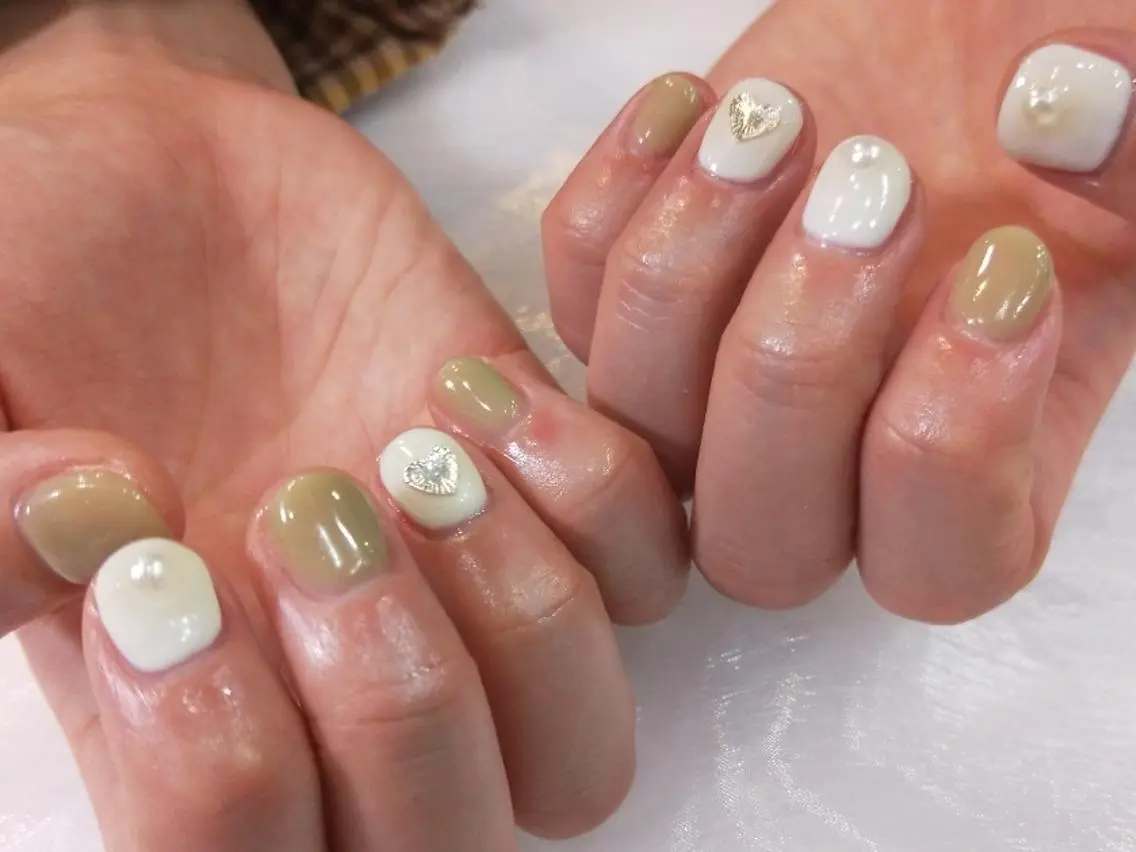 ネイル はばすみれ🎀ﾈｲﾙ 光ﾌｪｲｼｬﾙ ﾍｱのネイルデザイン