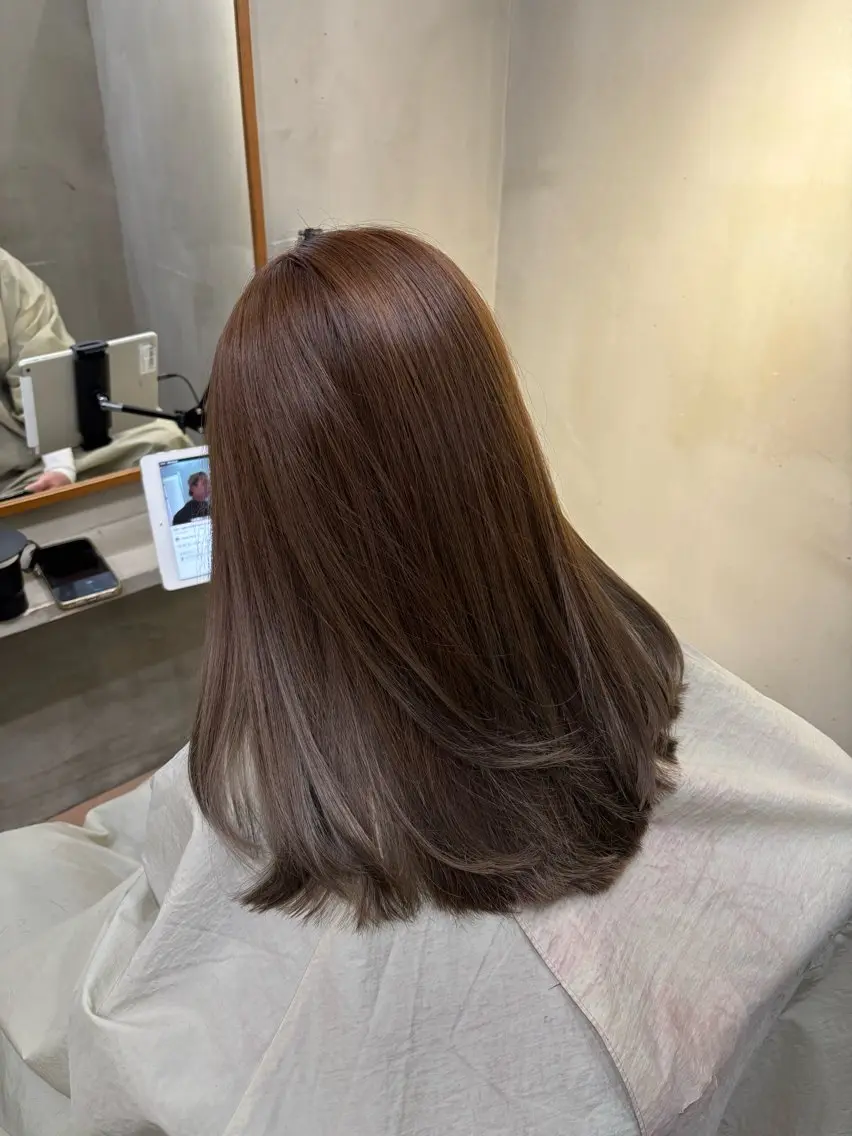 セミロング カラー アッシュ ベージュカラー ブリーチ ブリーチなしカラー ヘアカラー 中園康 /カラー/ブリーチのヘアスタイル