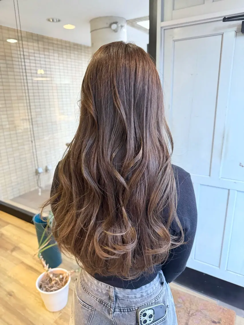 ロング カラー ブラウンカラー ヘアカラー トリートメント ツキダテ ユイのヘアスタイル