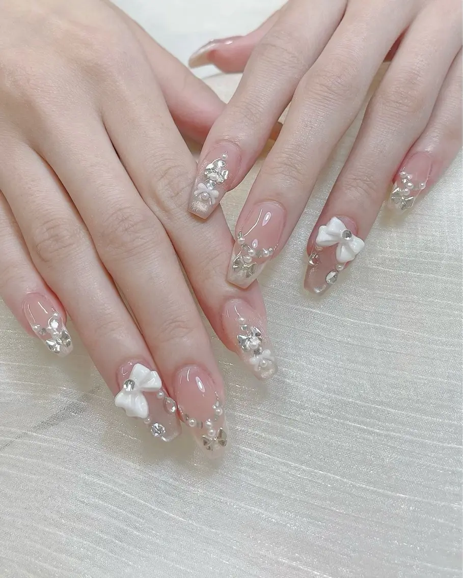 ネイル チークネイル ドット フラワーネイル フレンチネイル キラキラネイル ハンドネイル Speraネイル 大宮店🎀のネイルデザイン