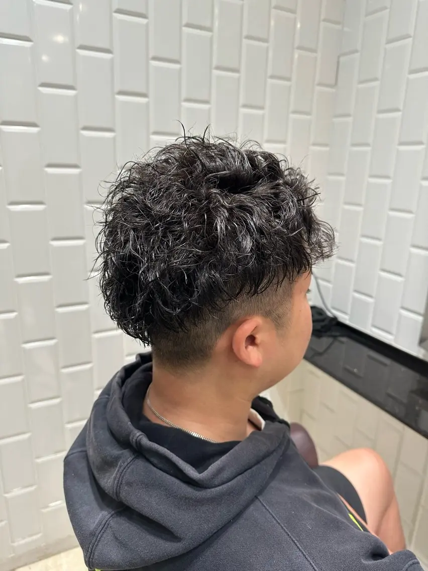 パーマ メンズ 岡 咲穂のヘアスタイル