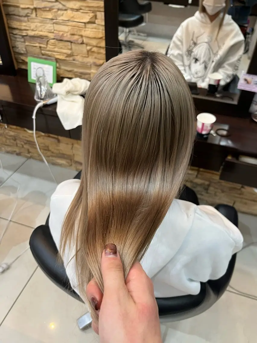 カラー ブリーチ 透明感カラー✨🩵 韓国ヘアkanatoのヘアスタイル