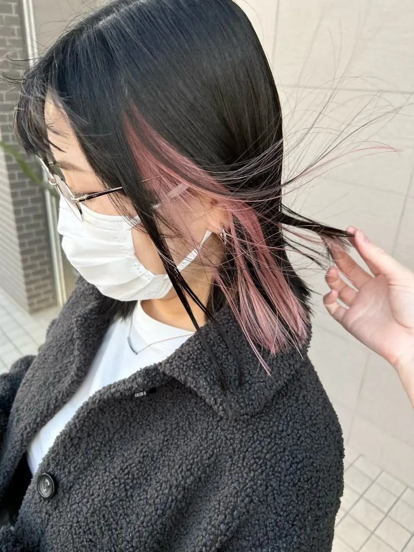 ミディアム カラー ブリーチ イヤリングカラー インナーカラー ピンクカラー 切りっぱなしロブ ご予約はインスタ のみ🌿@n7g10のヘアスタイル