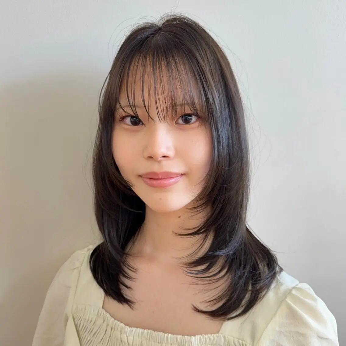 セミロング 小平 琳のヘアスタイル
