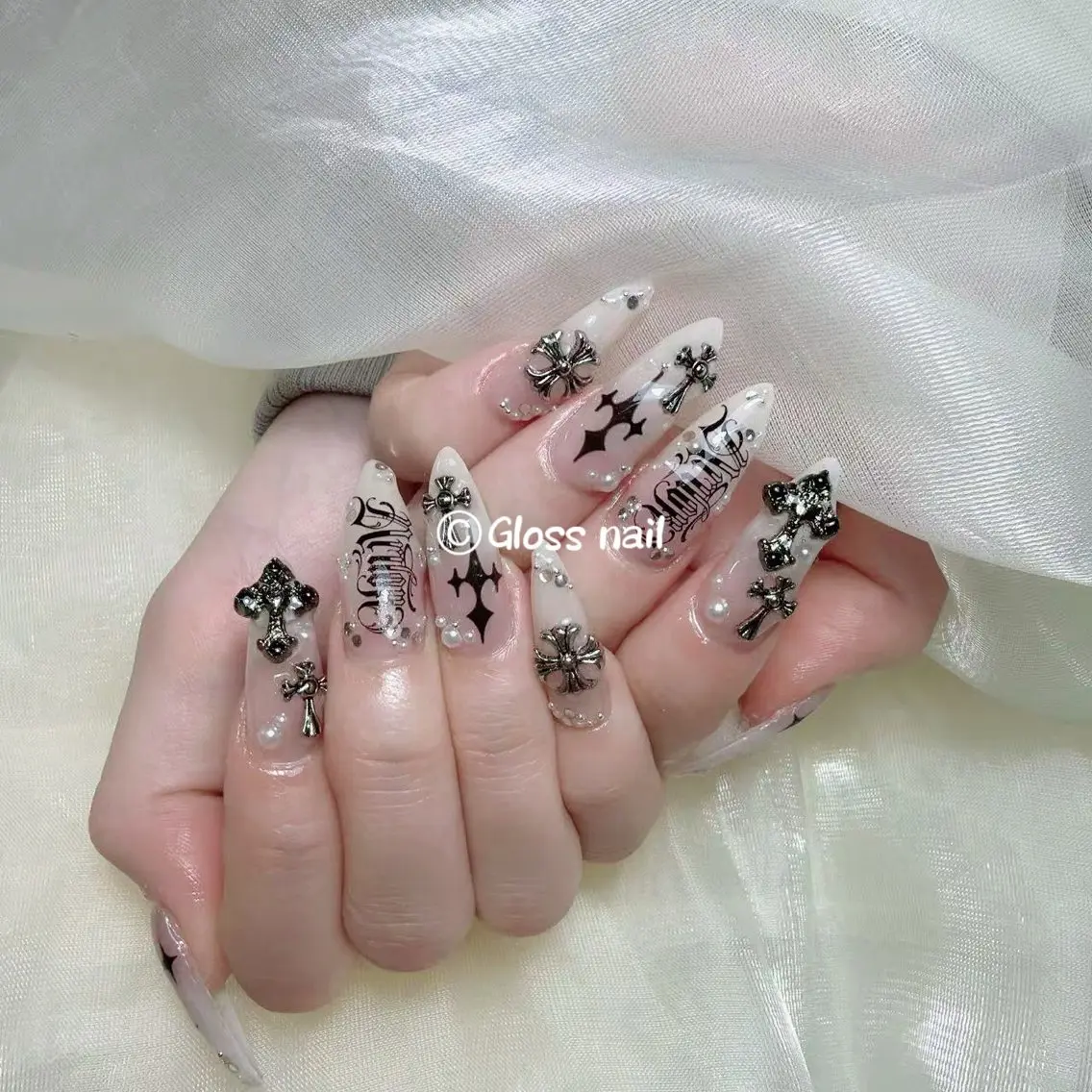 ネイル アヤカ☘️Gloss nailのネイルデザイン