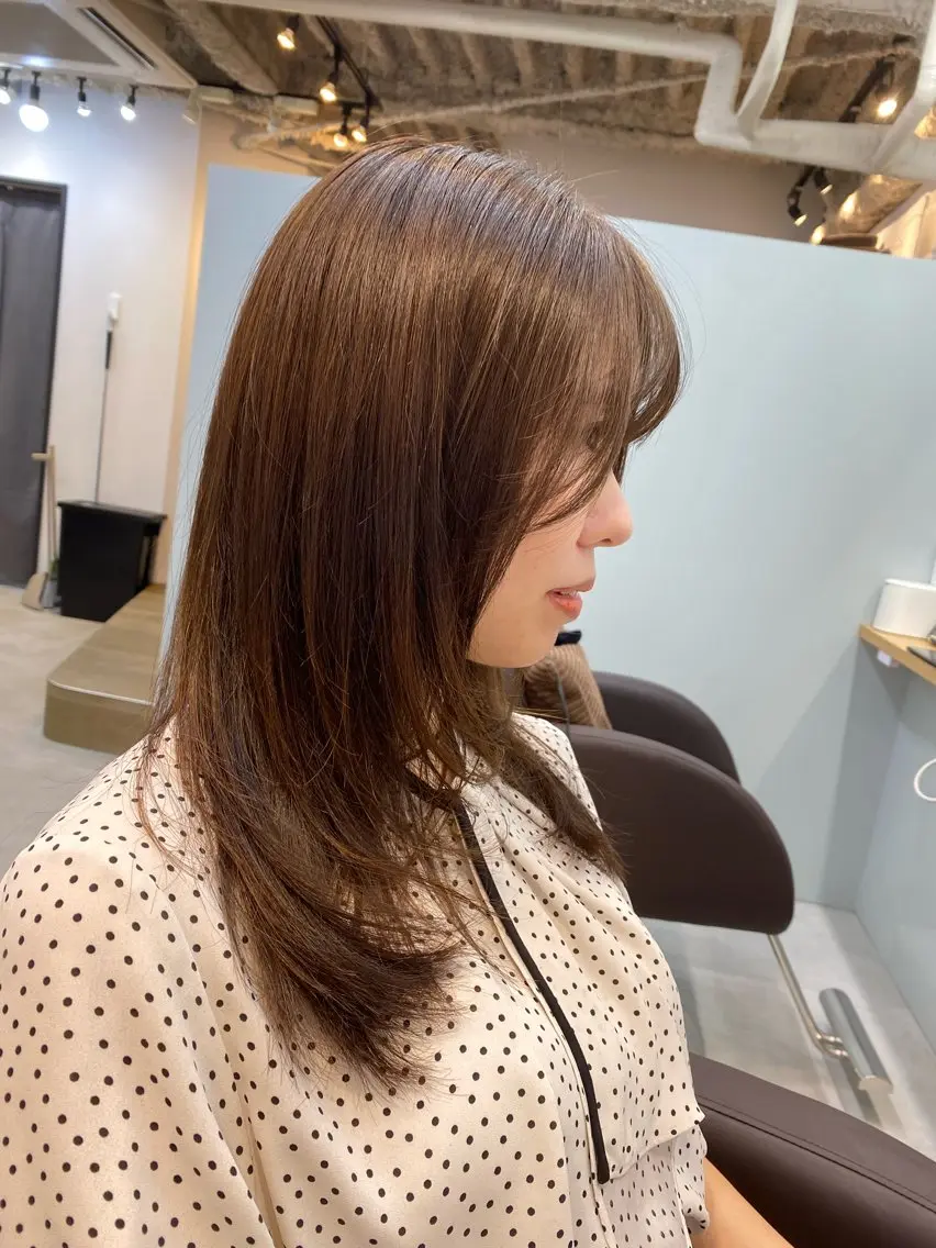 ミディアム レイヤーカット カット ヘアカラー トリートメント a-o岡野 こやま しんぺいのヘアスタイル