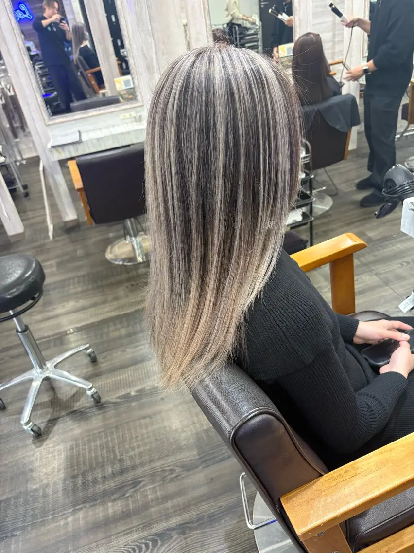 セミロング シールエクステ エクステ レイヤーカット カット ヘアカラー トリートメント LOCO/ Koukiのヘアスタイル