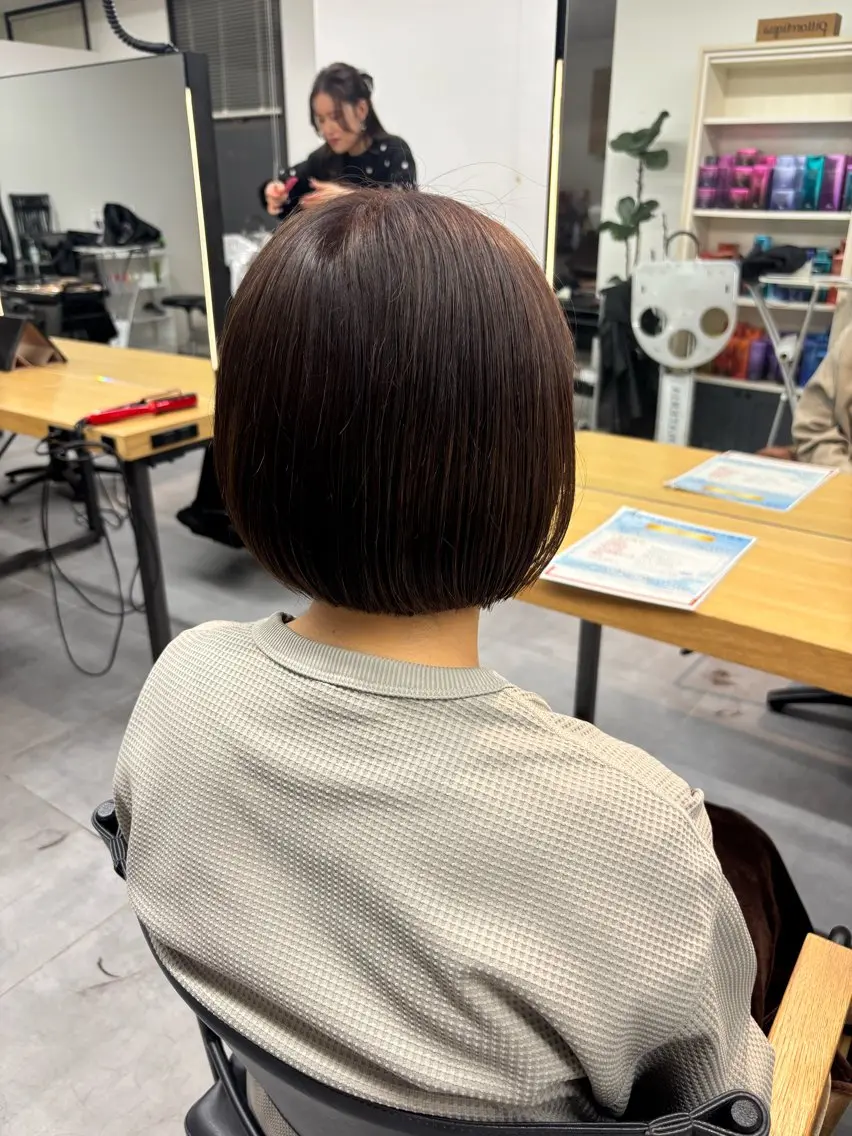 ショート カット ヘアカラー 🦋山出莉花 /ぱつっとボブ🦋のヘアスタイル
