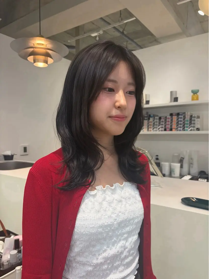 セミロング カット mihane fit hueのヘアスタイル