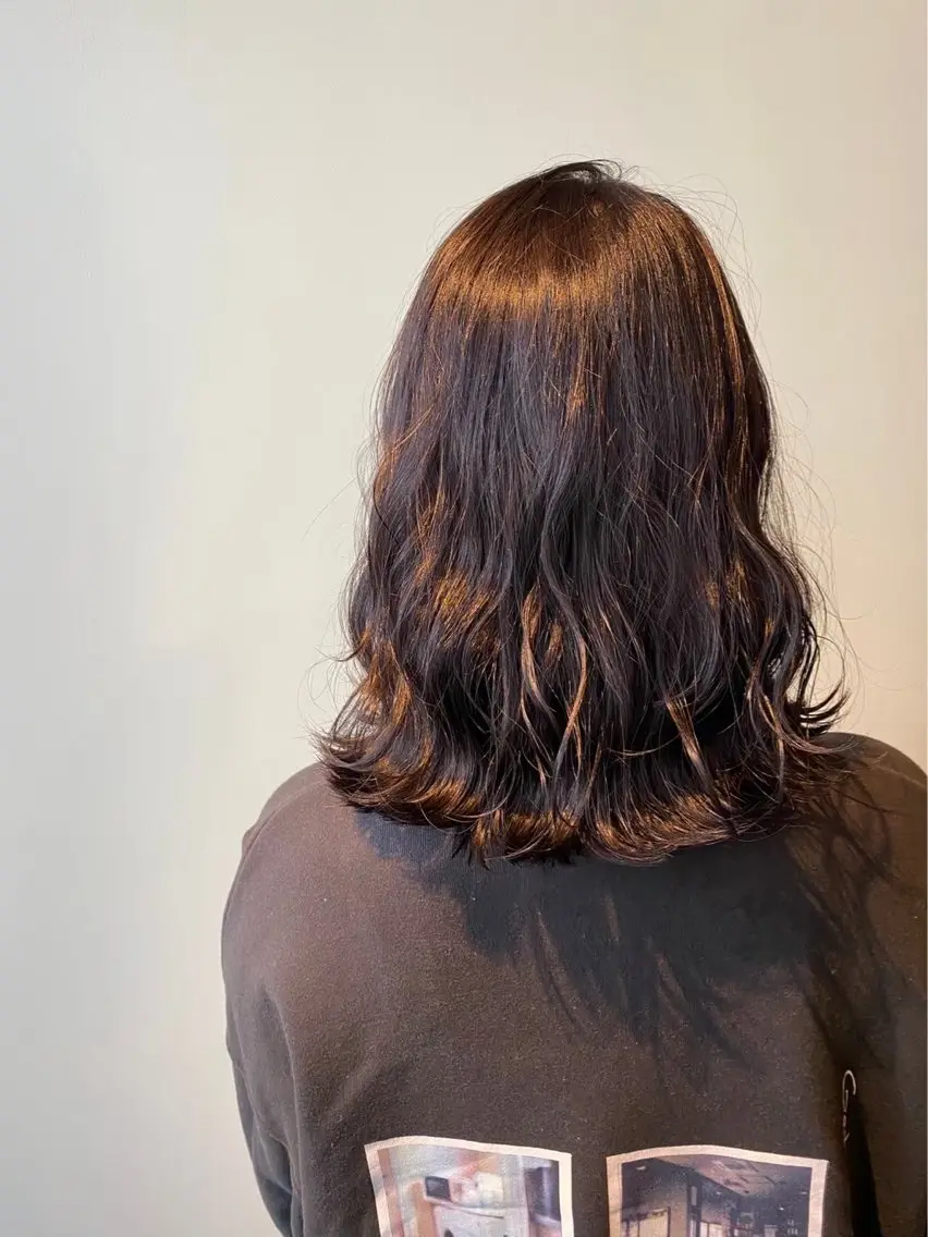 ミディアム カラー ヘアカラー 髪質改善　ハイトーン 艶髪　川﨑　翼のヘアスタイル